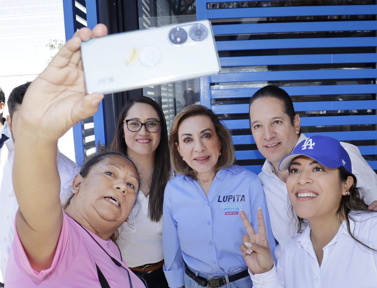 b6ad712c-be27-425c-a492-8c462cf62fe9