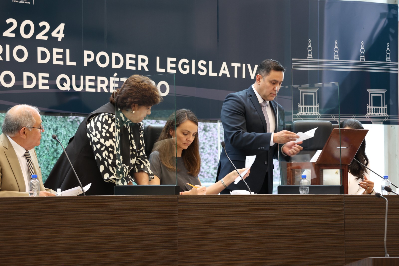 9f472f4c-1c88-41d1-8989-3f3c44b6f93f