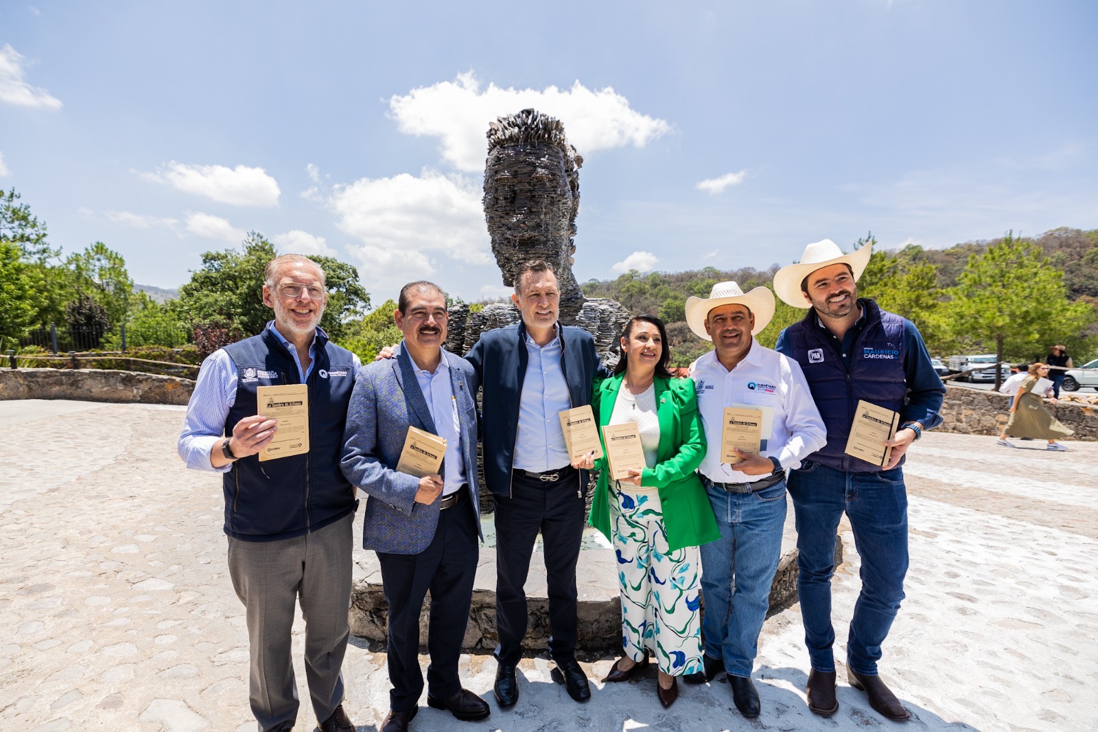 f4bf6210-b2e4-4e75-b82c-03b28d1c1d31