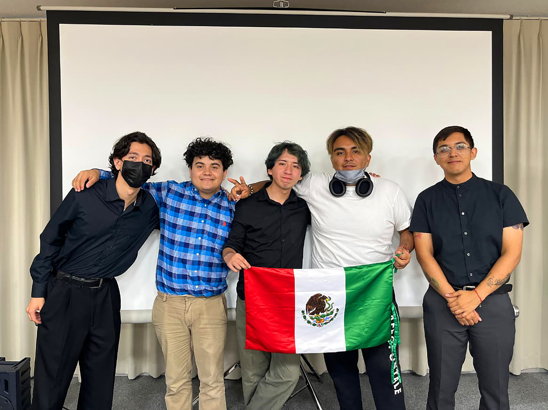 71_273_49010_884671535_01_09_ESTUDIANTES_UTC_EN_JAPO__769_N1