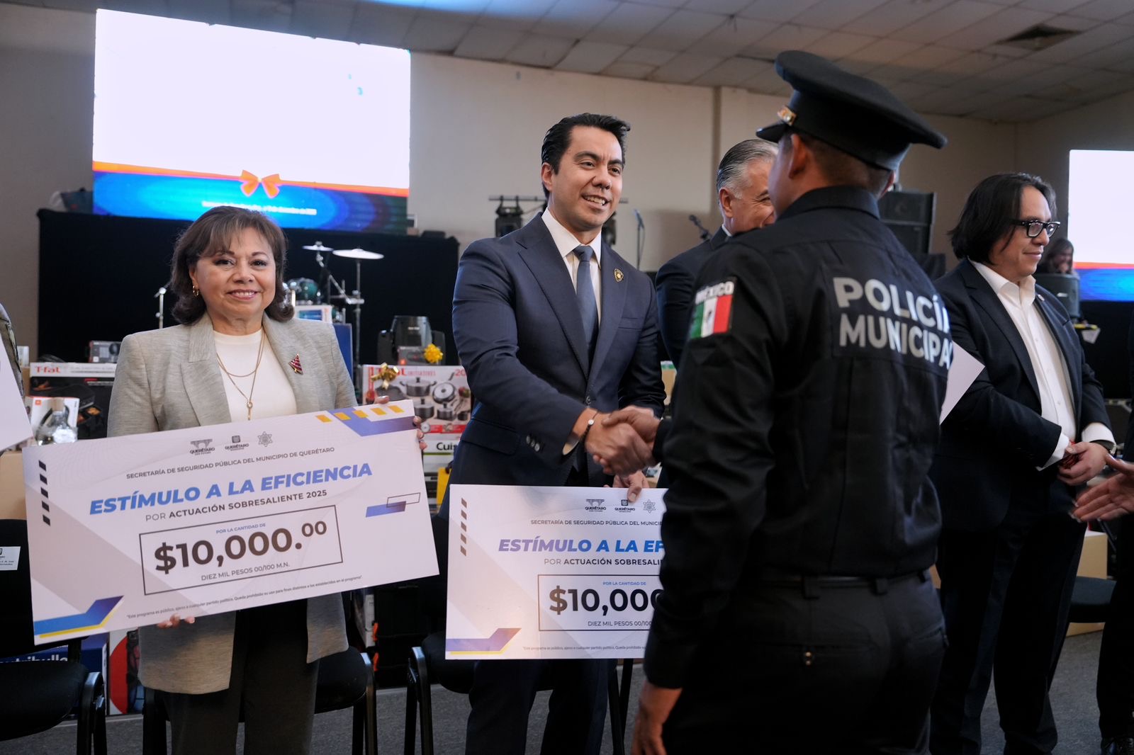 1f1c024f-8aa0-4db9-b3c4-74d9765a37ec