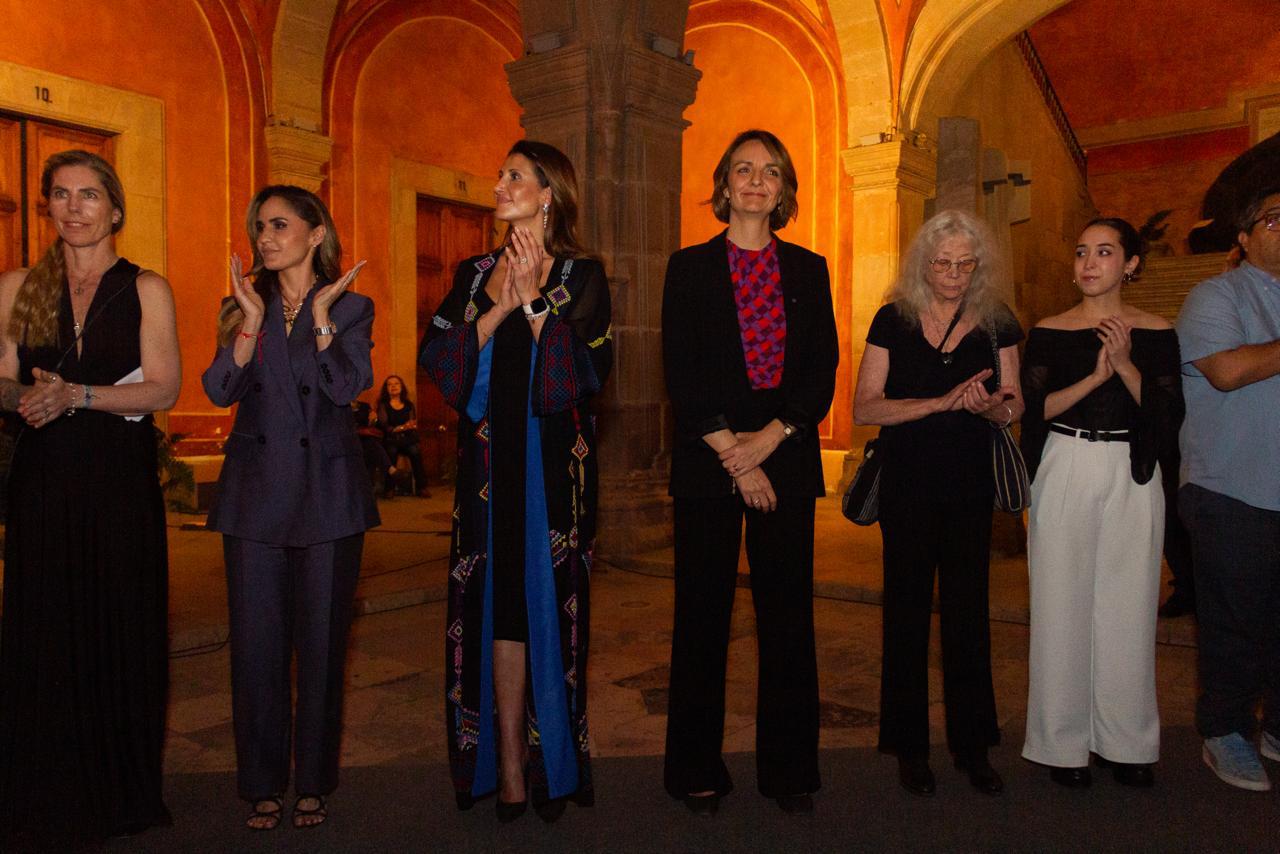 e81e45f2-3032-4b90-b9ff-ee7b4ff7918f