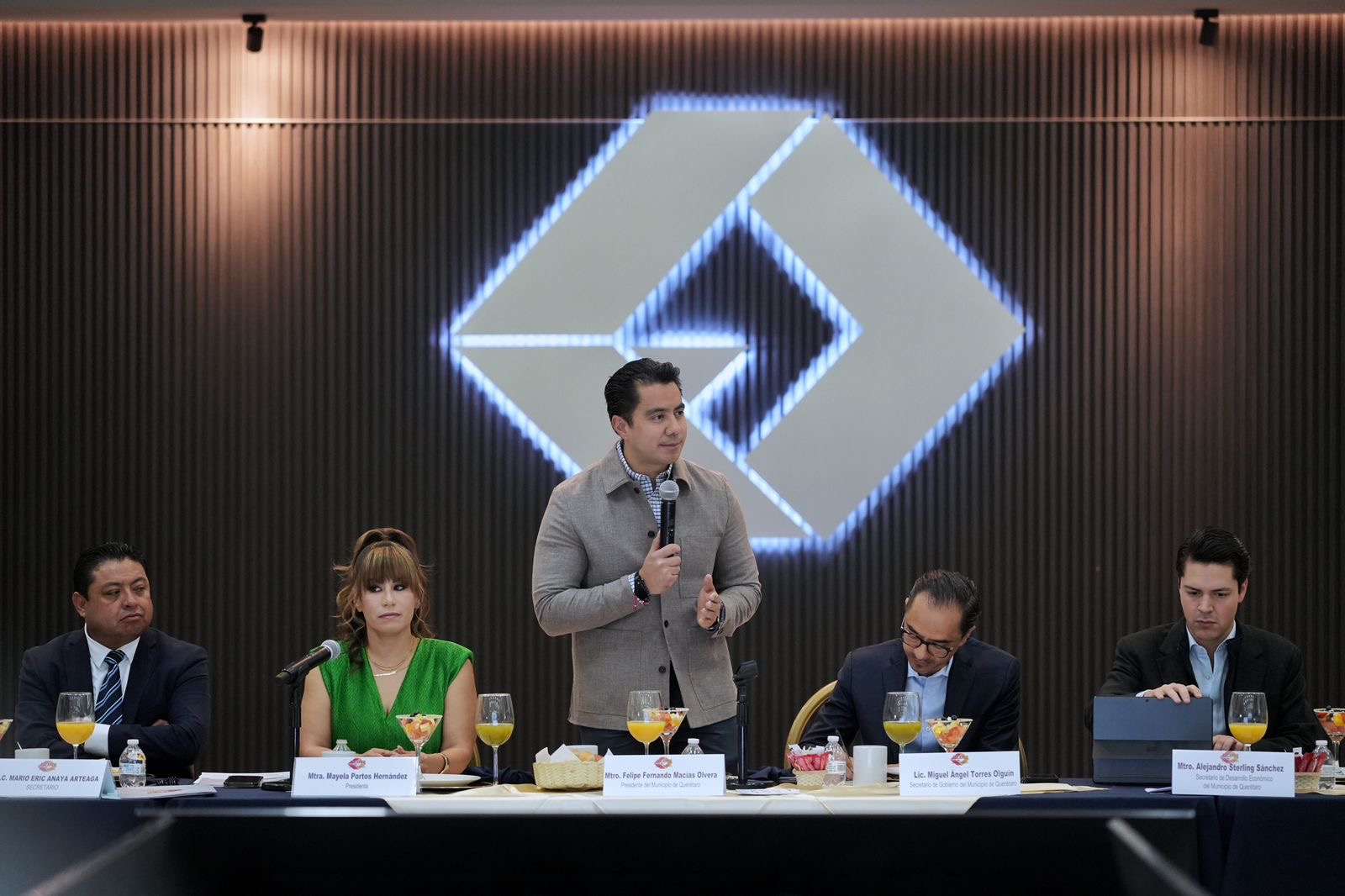 200996aa-1b24-424b-905e-a9704dbb2568