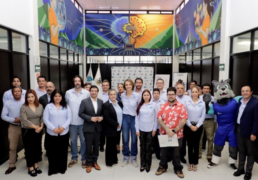 Inaugura López Birlain el mural Convergencia en la UTC