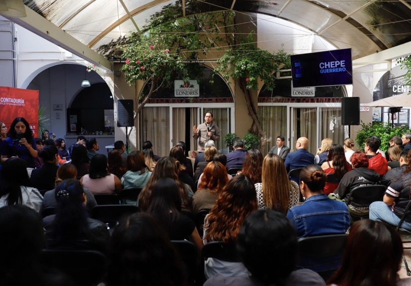 Chepe Guerrero lleva “Diálogos por una Justicia más Firme” a estudiantes de la Universidad de Londres, campus Juárez