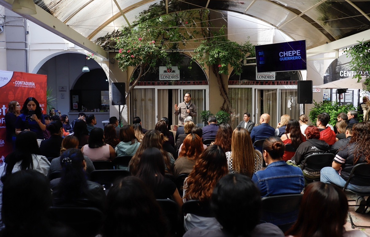 Chepe Guerrero lleva “Diálogos por una Justicia más Firme” a estudiantes de la Universidad de Londres, campus Juárez