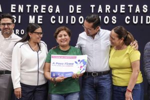 Chepe Guerrero presenta la nueva tarjeta de descuentos en servicios médicos para mujeres de Corregidora