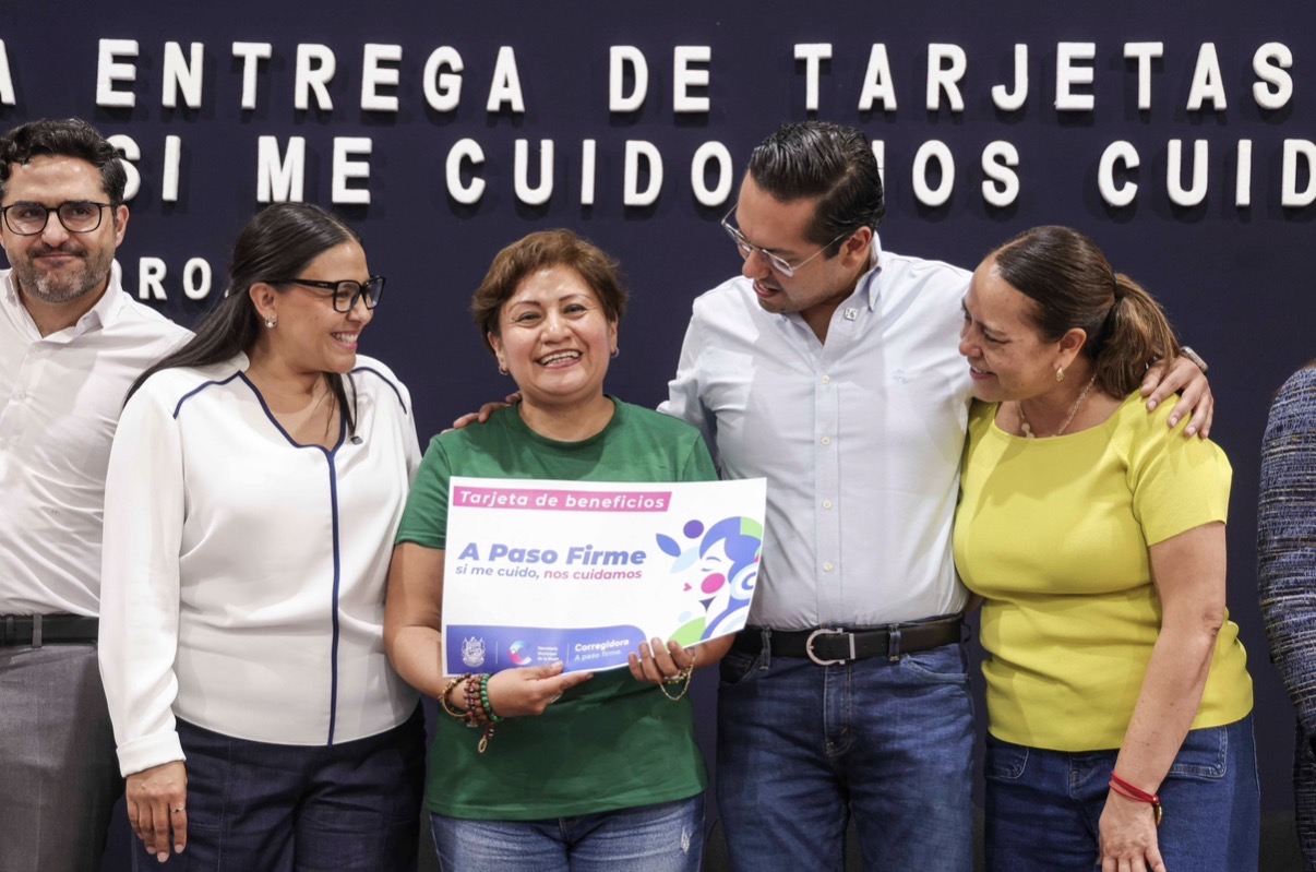 Chepe Guerrero presenta la nueva tarjeta de descuentos en servicios médicos para mujeres de Corregidora