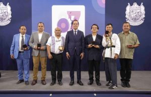En el 87.º aniversario de Corregidora, Chepe Guerrero entrega la Presea Josefa Ortiz de Domínguez a 13 ciudadanos distinguidos
