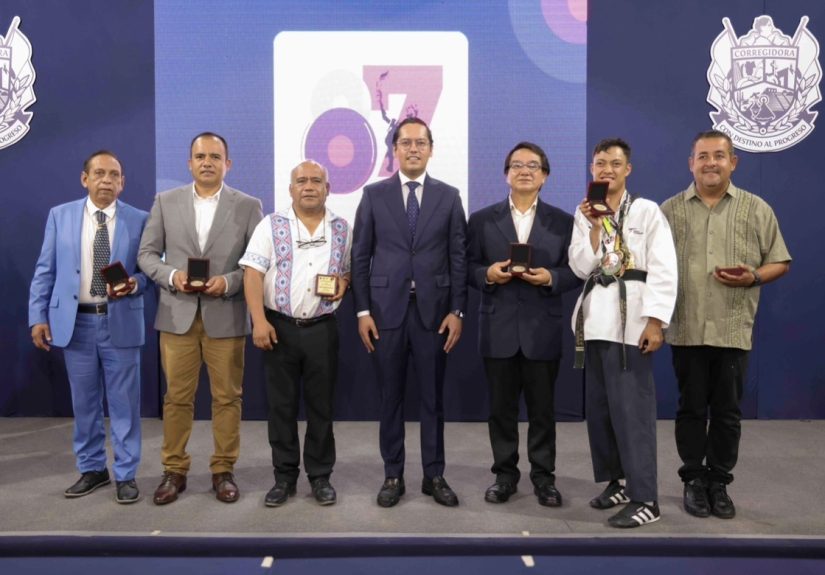 En el 87.º aniversario de Corregidora, Chepe Guerrero entrega la Presea Josefa Ortiz de Domínguez a 13 ciudadanos distinguidos