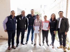 Entrega Mauricio Kuri títulos de propiedad en San Juan del Río dentro del programa “Regularización de Predios Urbanos y Rústicos”