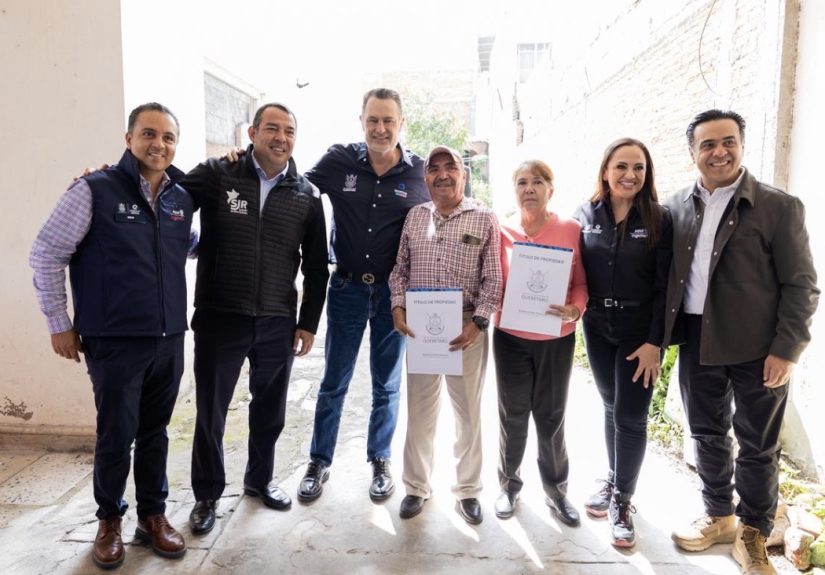 Entrega Mauricio Kuri títulos de propiedad en San Juan del Río dentro del programa “Regularización de Predios Urbanos y Rústicos”