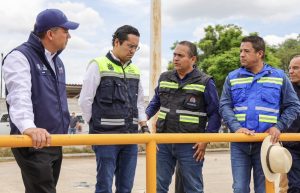 Chepe Guerrero y Eric Gudiño supervisan el funcionamiento del cárcamo de Puerta Real II