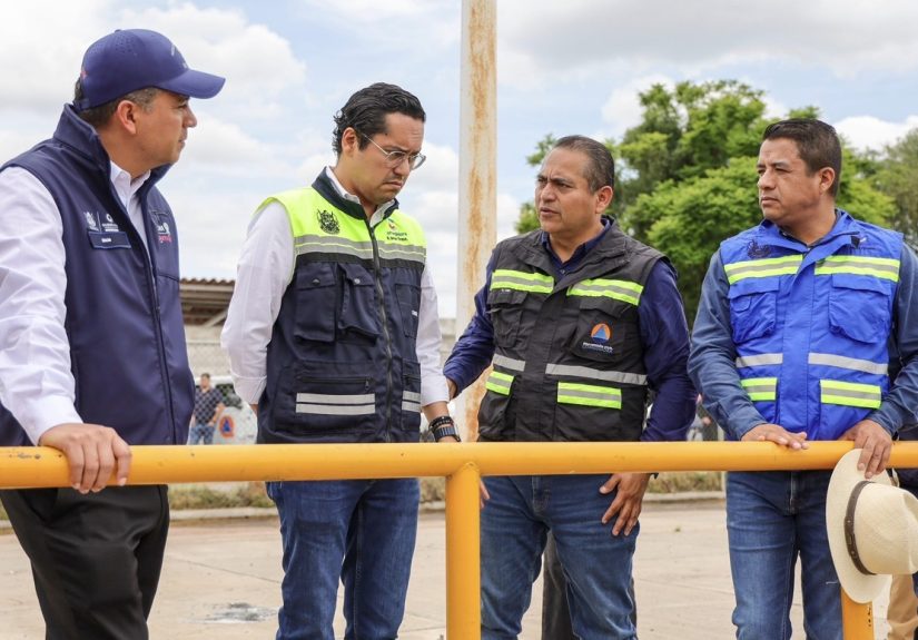 Chepe Guerrero y Eric Gudiño supervisan el funcionamiento del cárcamo de Puerta Real II