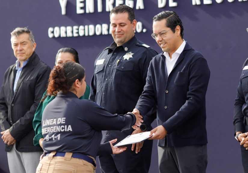Chepe Guerrero reconoce a 50 policías por su entrega y compromiso con las familias de Corregidora