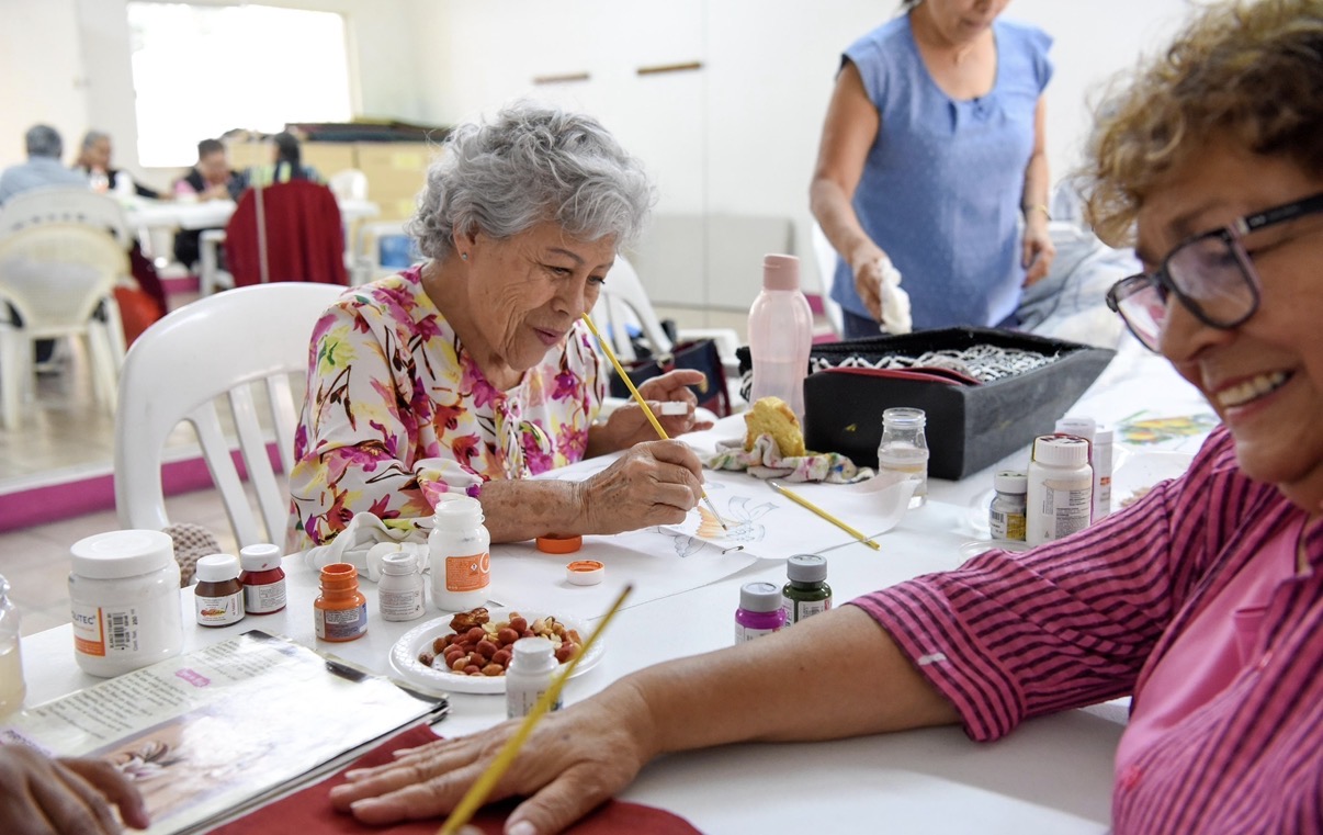 Invita DIF Corregidora a adultos mayores a sumarse a talleres y servicios para mejorar su calidad de vida