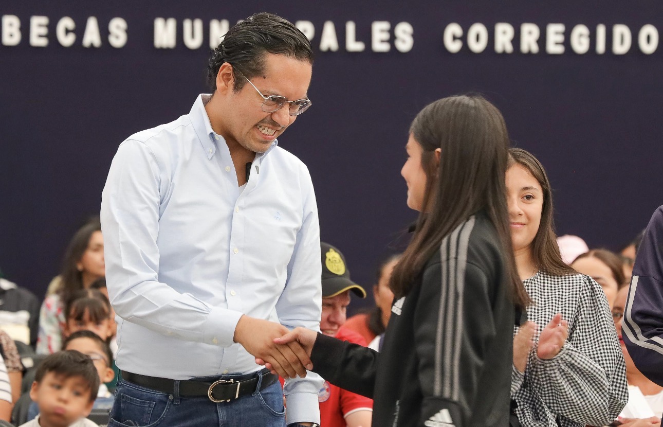 Chepe Guerrero anuncia la segunda etapa de la convocatoria “Becas A Paso Firme 2026”