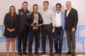 Reconoce Felifer Macías la vocación, trayectoria y compromiso de las y los trabajadores municipales