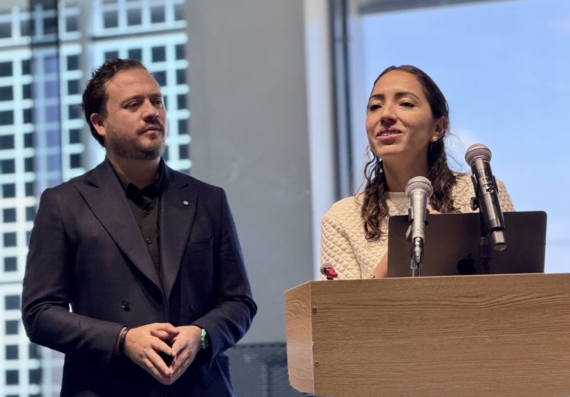 Queretana crea “Ramona”, una IA que detecta ofertas de trabajo falsas y es nombrada embajadora de BLOQUE