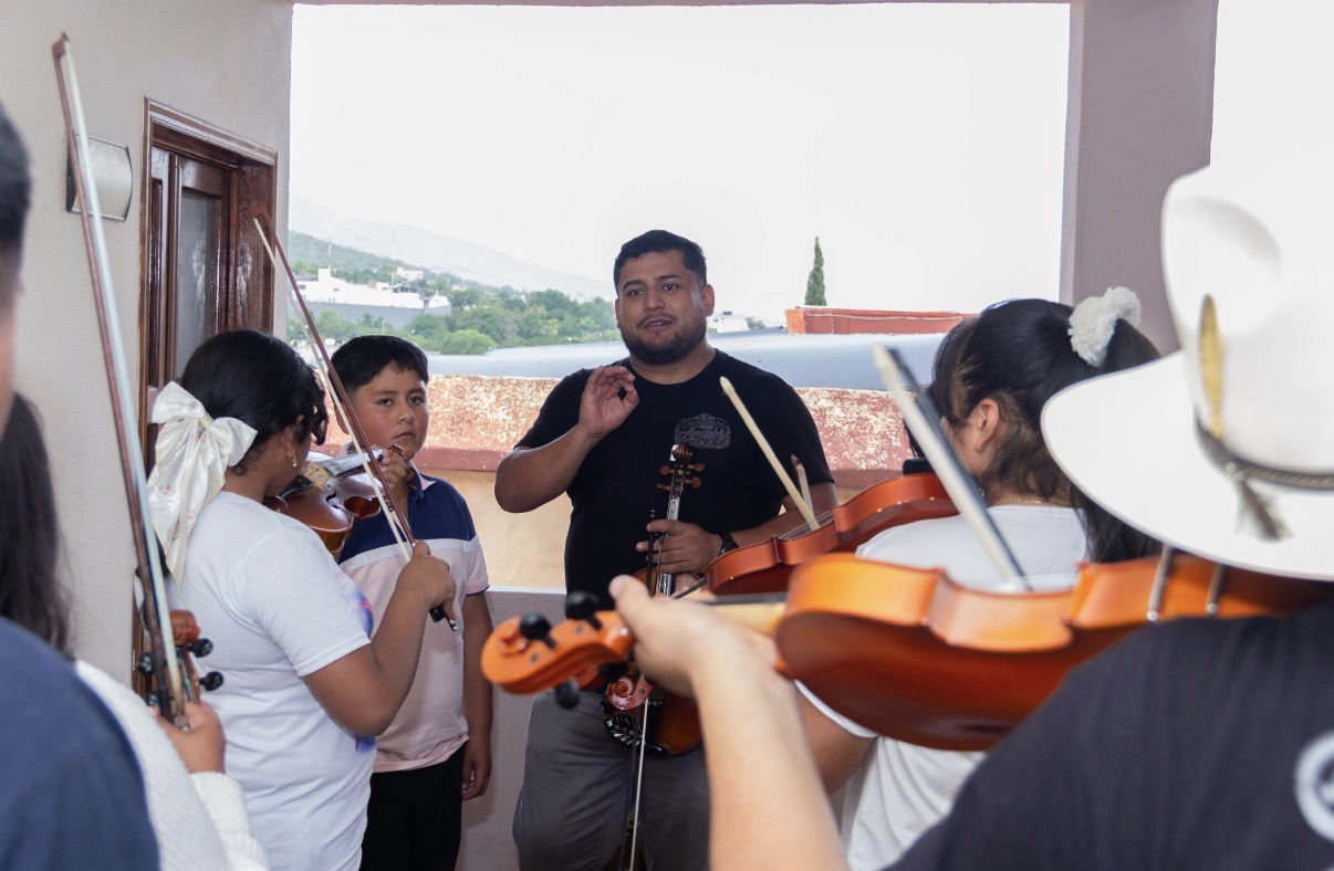 Fortalece SECULT la formación de nuevas generaciones de huapangueros