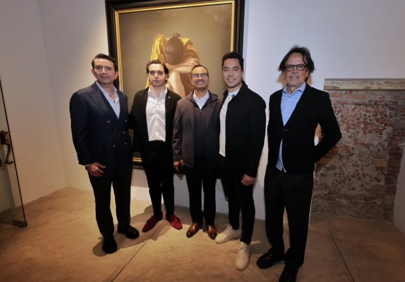 Asiste Felifer Macías a la inauguración de la exposición “Lomelius, la Pintura Eterna”, que reúne 25 obras del artista Manuel Lomelí