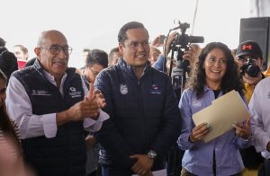 Chepe Guerrero y Luis Nava entregan rehabilitación de vialidades en Paseos del Bosque
