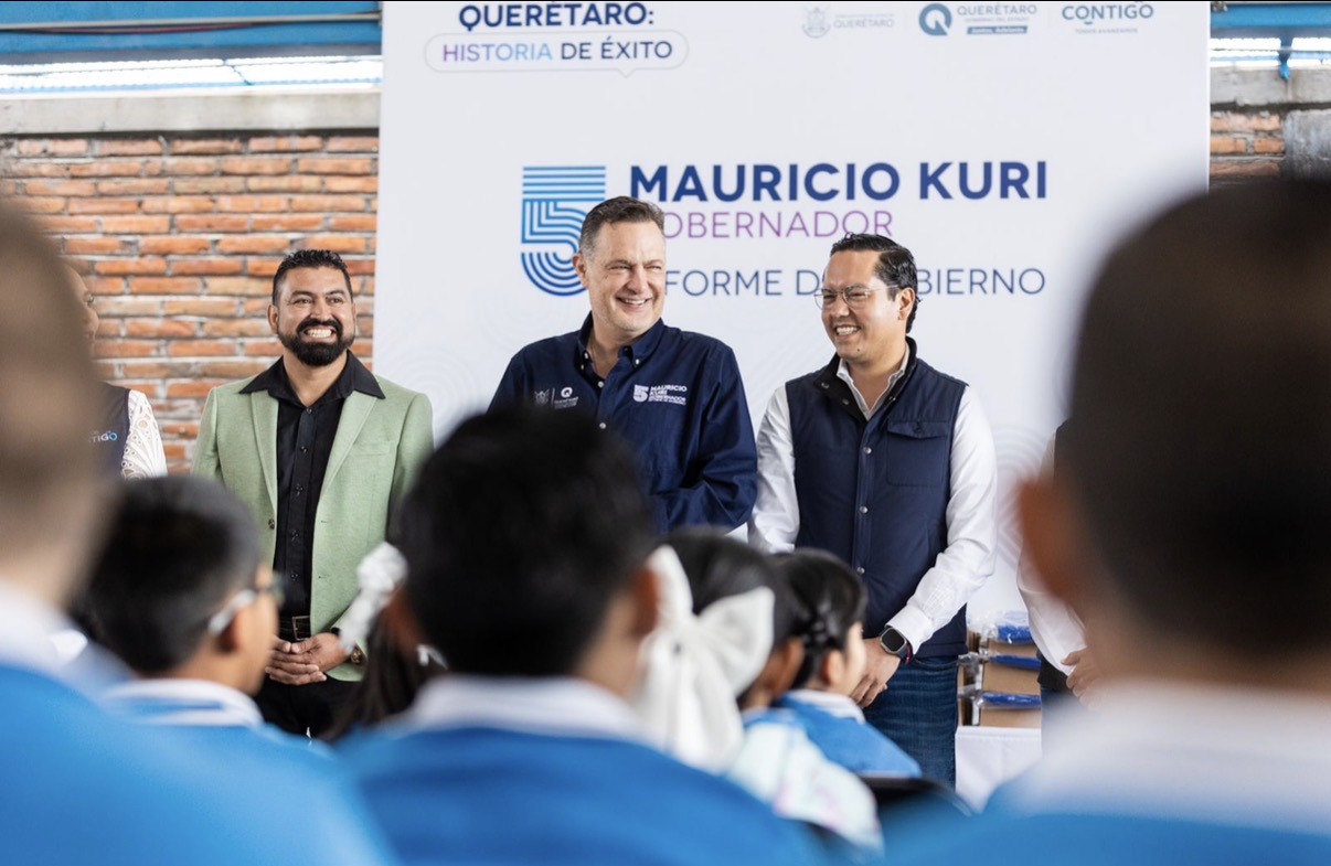 Mauricio Kuri y Chepe Guerrero entregan nuevas aulas y útiles escolares en La Negreta
