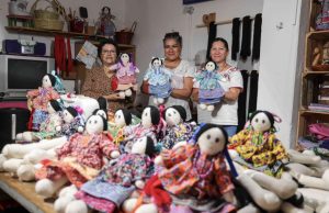 Chepe Guerrero impulsa a artesanos de Corregidora; suman más de 400 espacios de comercialización en distintos puntos, entre ellos plazas y universidades