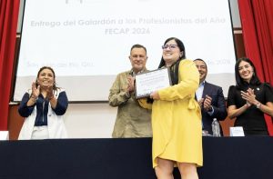 Entrega Mauricio Kuri el Galardón FECAP 2026 a profesionistas de San Juan del Río