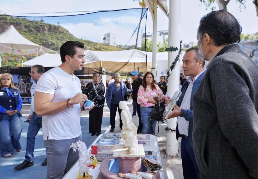 Asiste Felifer Macías al Festival de la Nieve y la Barbacoa, donde aseguró que Hércules y sus tradiciones son pilares de Querétaro.