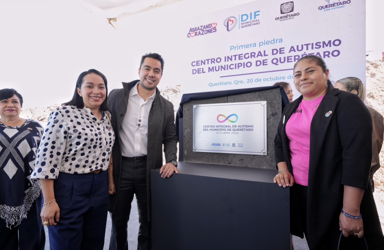 Coloca Felifer Macías primera piedra del Centro Integral de Autismo del Municipio de Querétaro