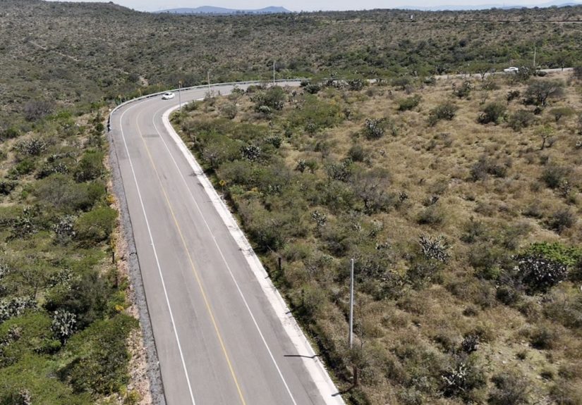 Mauricio Kuri entrega tercera etapa del camino Cerro Gordo–El Sitio y autoriza la cuarta para concluir el circuito carretero