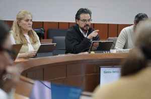IMSS aprueba aumento salarial del 8% para sus trabajadores; también anuncia mejoras en hospitales y atención médica