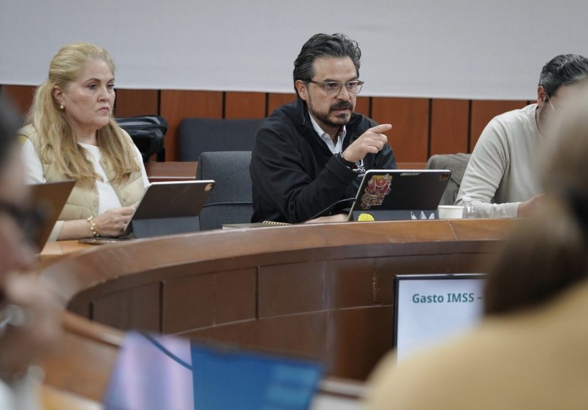 IMSS aprueba aumento salarial del 8% para sus trabajadores; también anuncia mejoras en hospitales y atención médica
