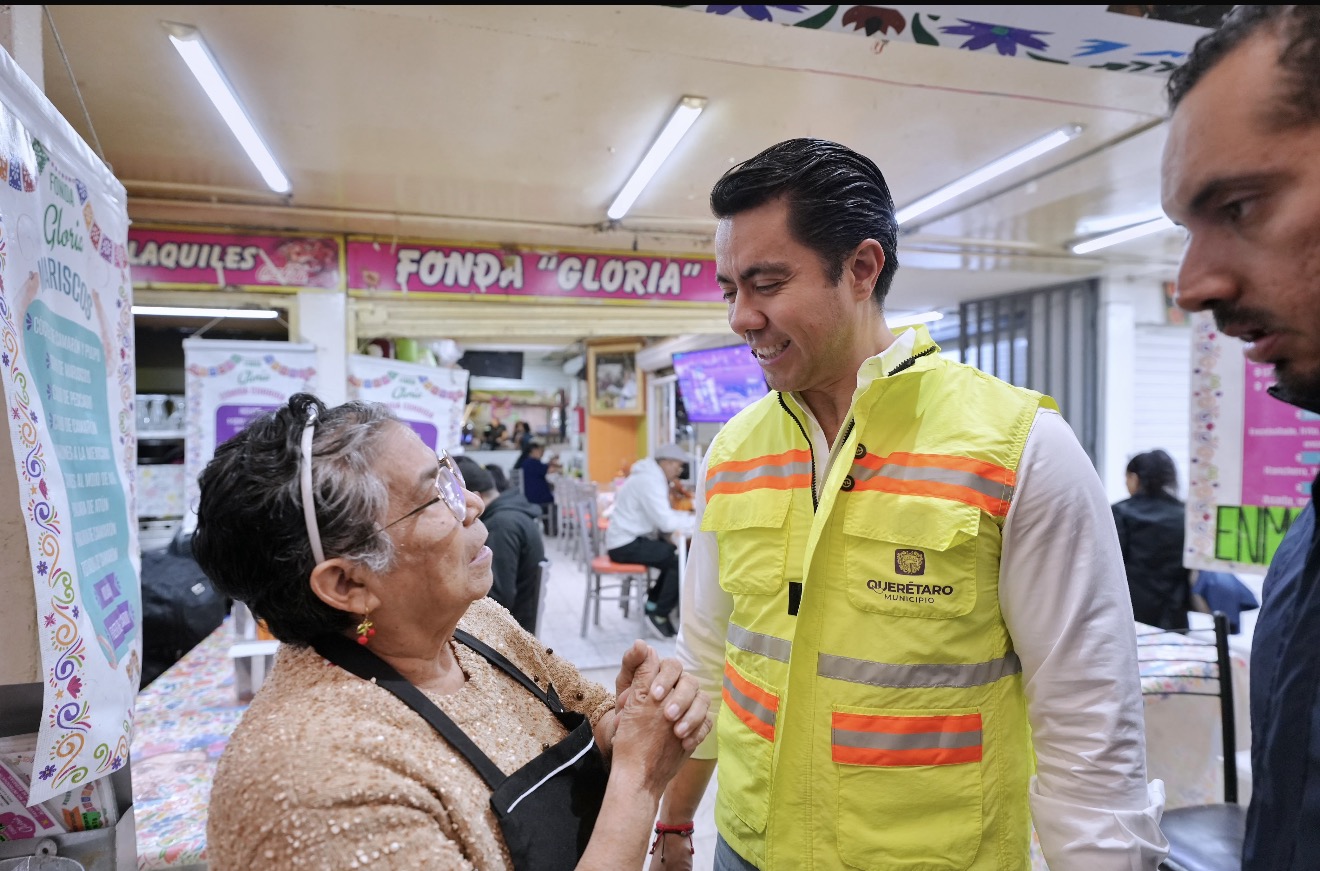 FeliFer Macías supervisó las obras de renovación del drenaje, la red de agua potable y los baños del Mercado Escobedo