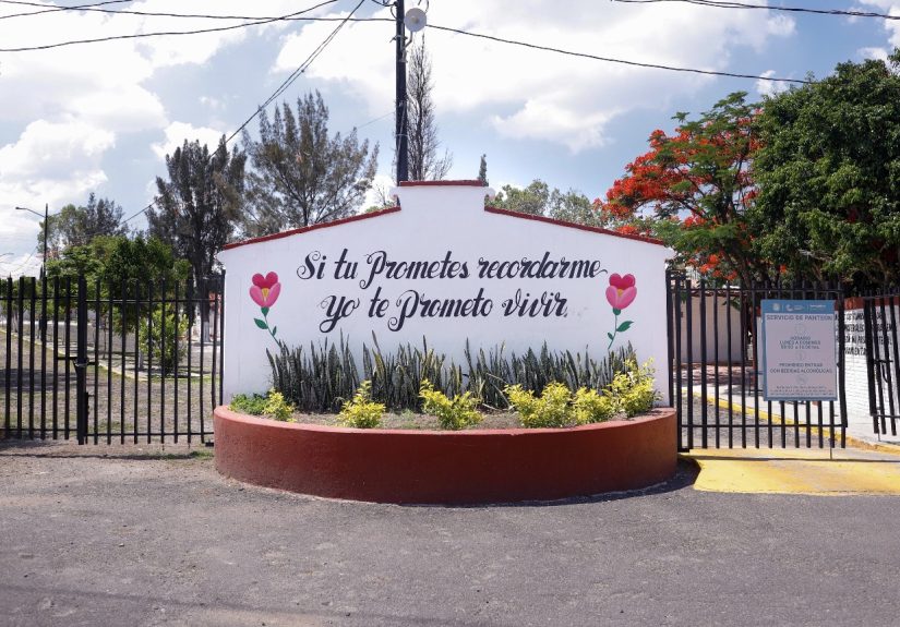 📞🕯️ ¡Una llamada al cielo! Panteones de Corregidora estrenarán cabina telefónica, jardín de oración y horarios extendidos por Día de Muertos.