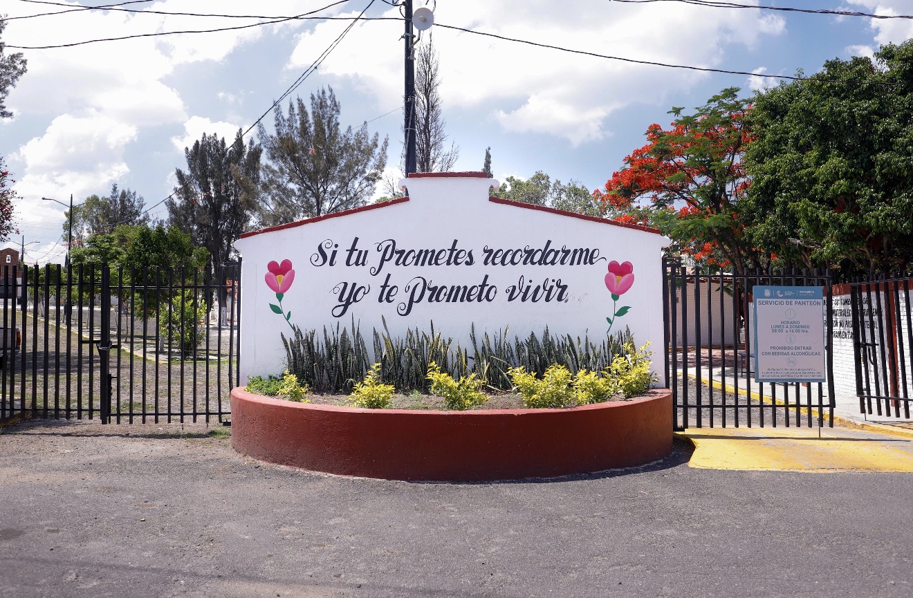 📞🕯️ ¡Una llamada al cielo! Panteones de Corregidora estrenarán cabina telefónica, jardín de oración y horarios extendidos por Día de Muertos.