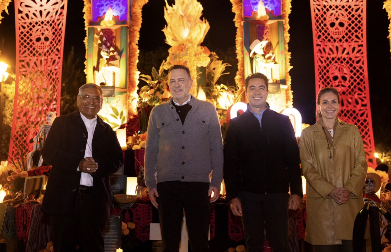 Inauguran autoridades Altar Monumental Guardianes del Patrimonio en Plaza de Armas