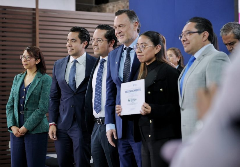 Reconoce Felifer Macías a ciudadanos que participaron en el Premio Nacional de Contraloría Social 2026