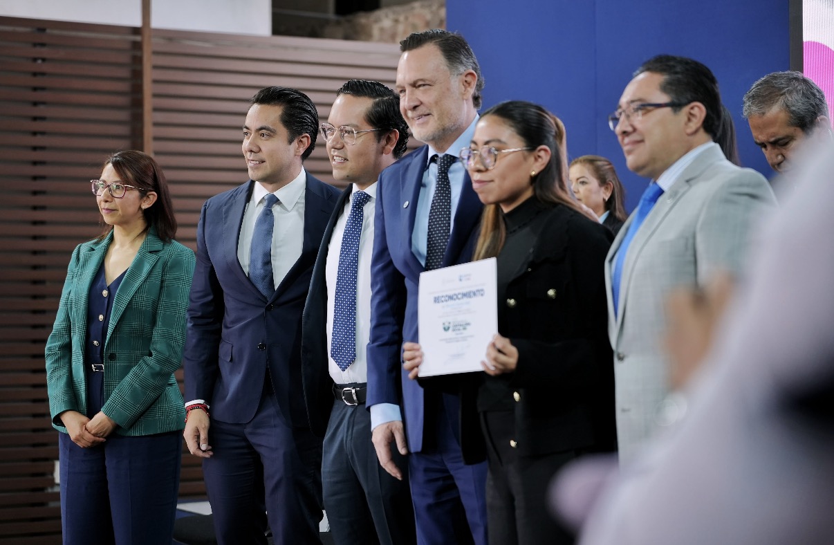 Reconoce Felifer Macías a ciudadanos que participaron en el Premio Nacional de Contraloría Social 2026